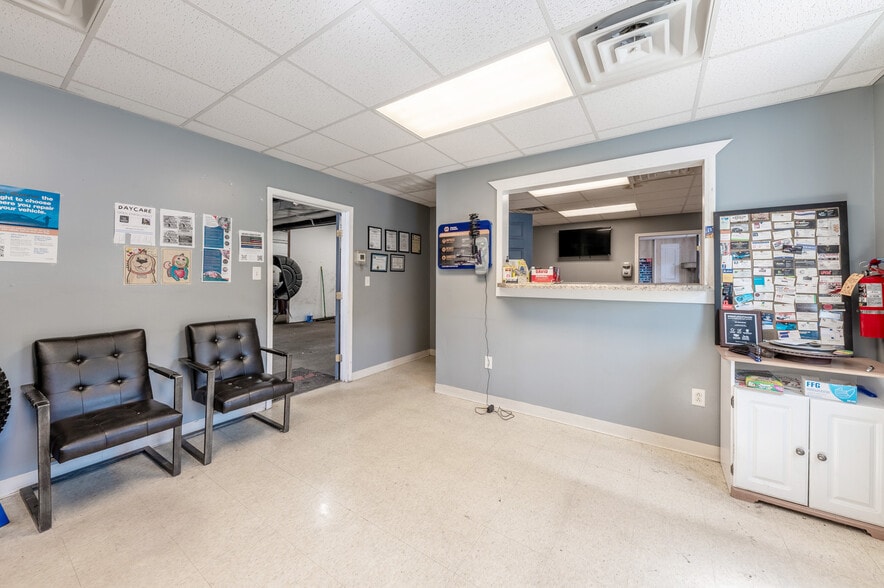 1385 Greenbag Rd, Morgantown, WV for lease - Building Photo - Image 3 of 10