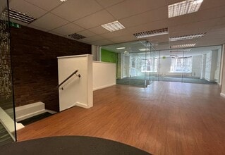 36-38 High St, Ashford à louer Photo intérieure- Image 1 de 3