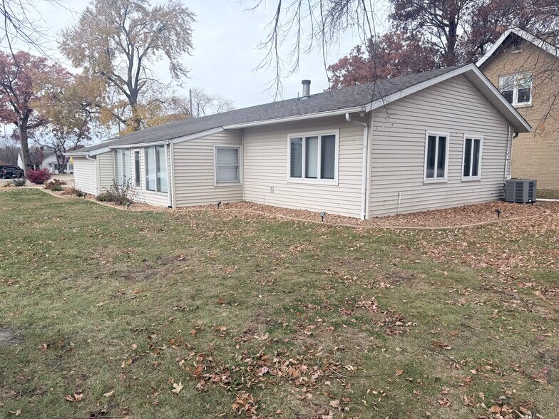 700 N River Dr, Kankakee, IL à vendre - Photo du bâtiment - Image 3 de 22