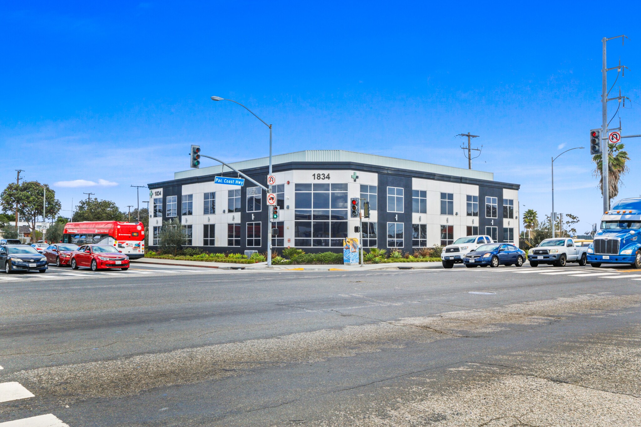 1834-1836 Harbor Ave, Long Beach, CA à vendre Photo du bâtiment- Image 1 de 15