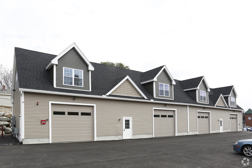 1393 Lakeview Ave, Dracut, MA à louer - Photo du bâtiment - Image 2 de 2