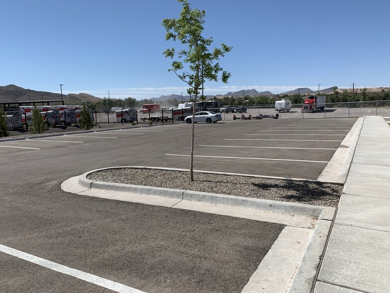 1925 Appaloosa Dr, Sunland Park, NM à louer - Photo du bâtiment - Image 3 de 7