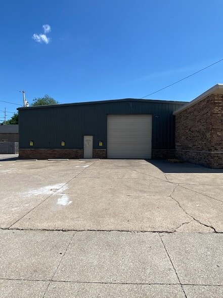 400-402 E Market St, New Albany, IN à vendre - Photo du bâtiment - Image 2 de 10