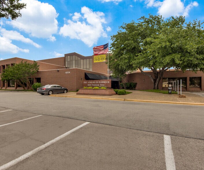 8204 Elmbrook Dr, Dallas, TX à louer - Photo du bâtiment - Image 2 de 5