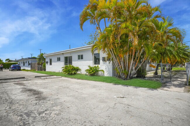 Plus de détails pour 11775 Sw 223rd St, Miami, FL - Multi-résidentiel à vendre