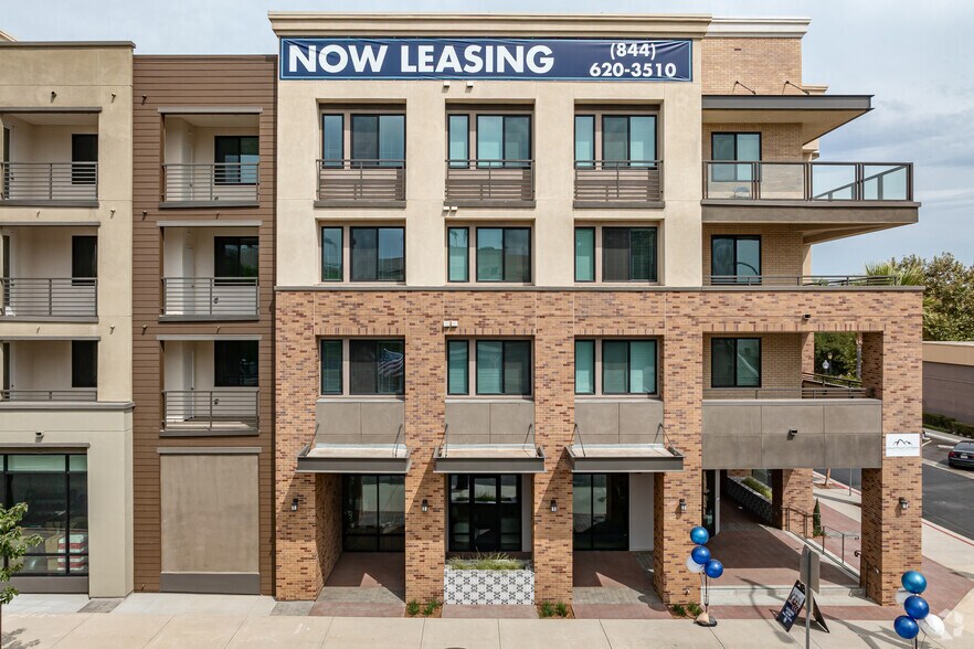 320 N Euclid Ave, Ontario, CA à louer - Photo du bâtiment - Image 3 de 6