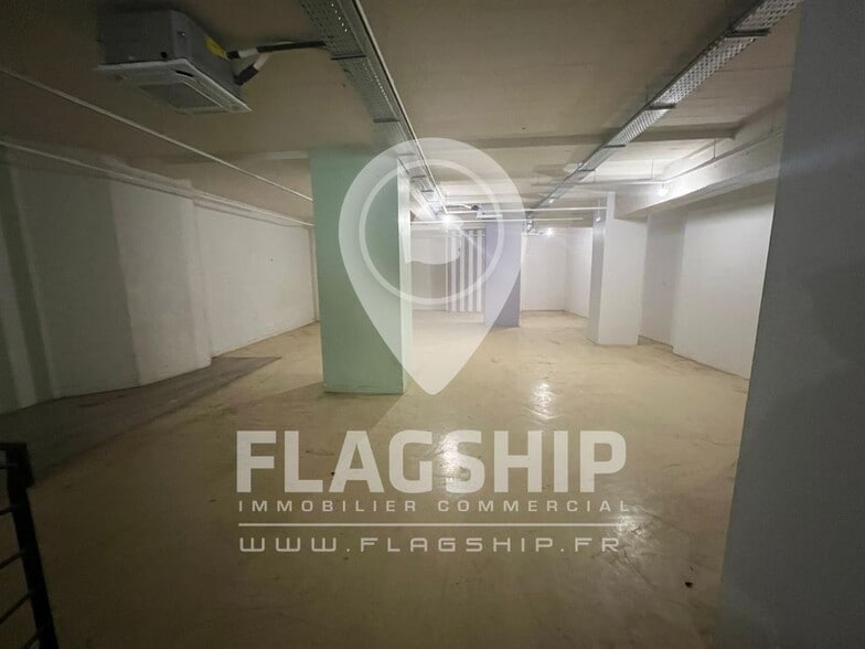 Retail in Paris for lease - Interior Photo - Image 1 of 8