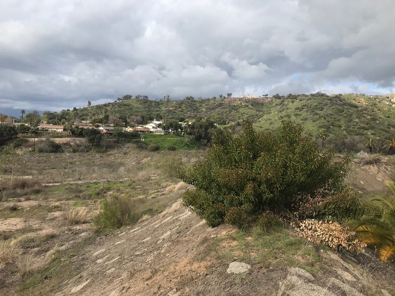 1804 School Canyon Rd, Ventura, CA à vendre - Photo du bâtiment - Image 2 de 5