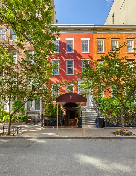 113 W 13th St, New York, NY à vendre - Photo du bâtiment - Image 2 de 12