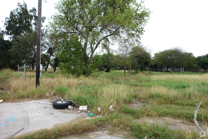 5501-5505 Leopard St, Corpus Christi, TX for sale - Building Photo - Image 2 of 2