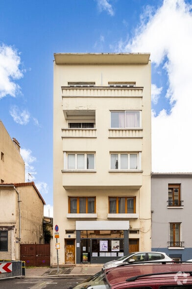 Immeuble residentiel dans Suresnes à vendre - Photo principale - Image 1 de 1