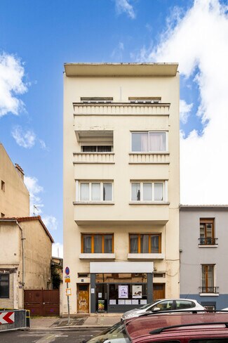 Plus de détails pour Multi-résidentiel à vendre