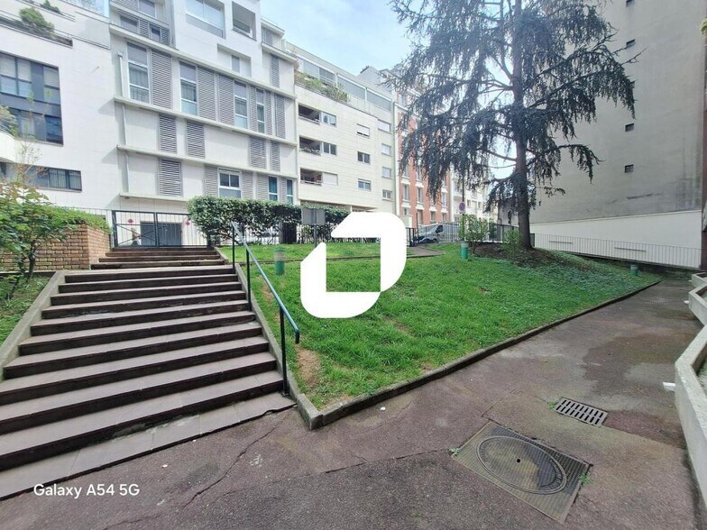 Office in Boulogne-Billancourt for lease - Building Photo - Image 2 of 4