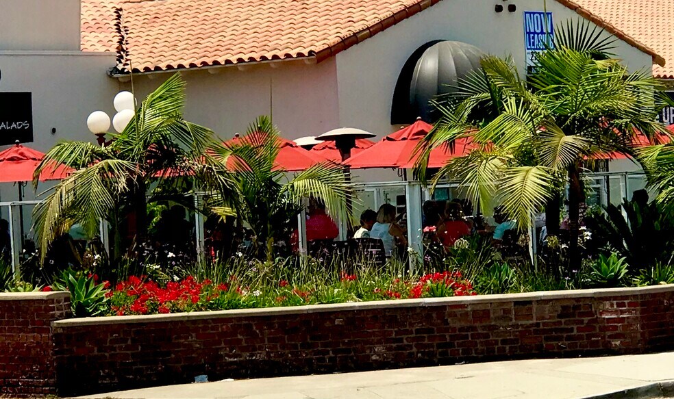 1190-1198 Pacific Coast Hwy, Seal Beach, CA à louer - Photo du bâtiment - Image 2 de 16