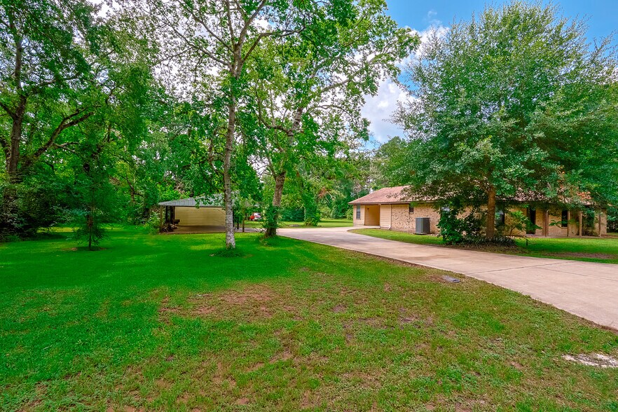 211 Brantley Ln, Magnolia, TX à vendre - Photo du bâtiment - Image 2 de 26