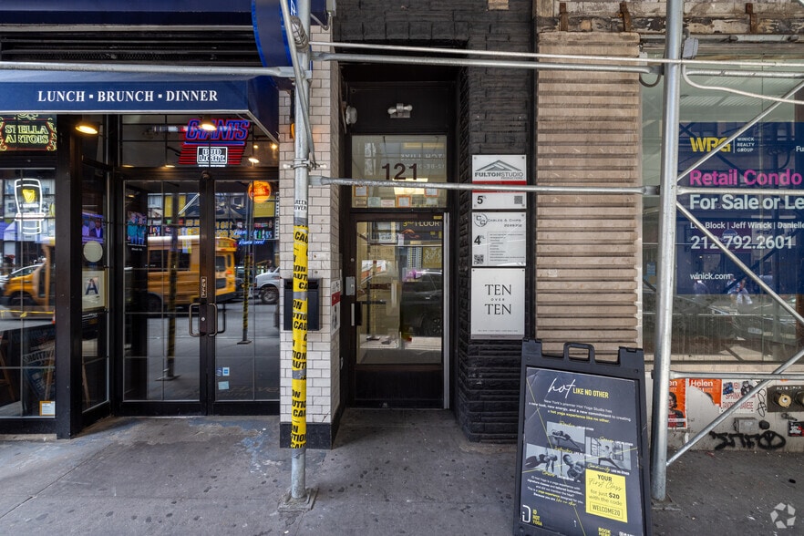 121 Fulton St, New York, NY for lease - Building Photo - Image 2 of 4
