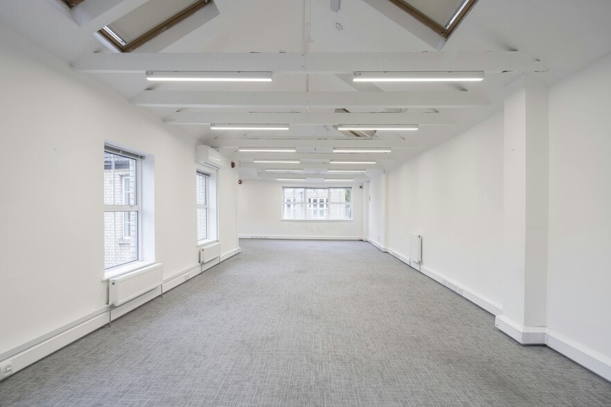 65-69 Kings Cross Rd, London for lease - Building Photo - Image 3 of 17