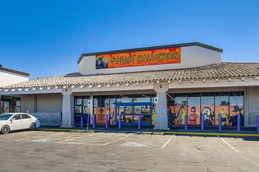 2411-2483 E Tropicana Ave, Las Vegas, NV à louer - Photo du bâtiment - Image 2 de 7