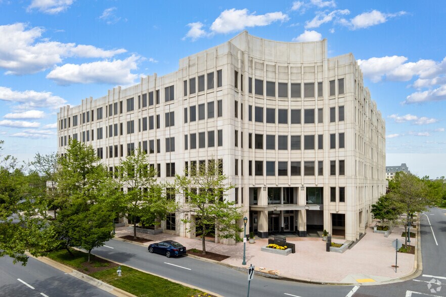 805 King Farm Blvd, Rockville, MD à louer - Photo du bâtiment - Image 2 de 3