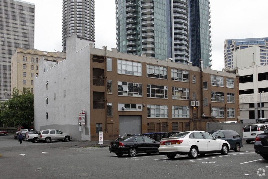 2013 4th Ave, Seattle, WA à louer - Photo du bâtiment - Image 3 de 4