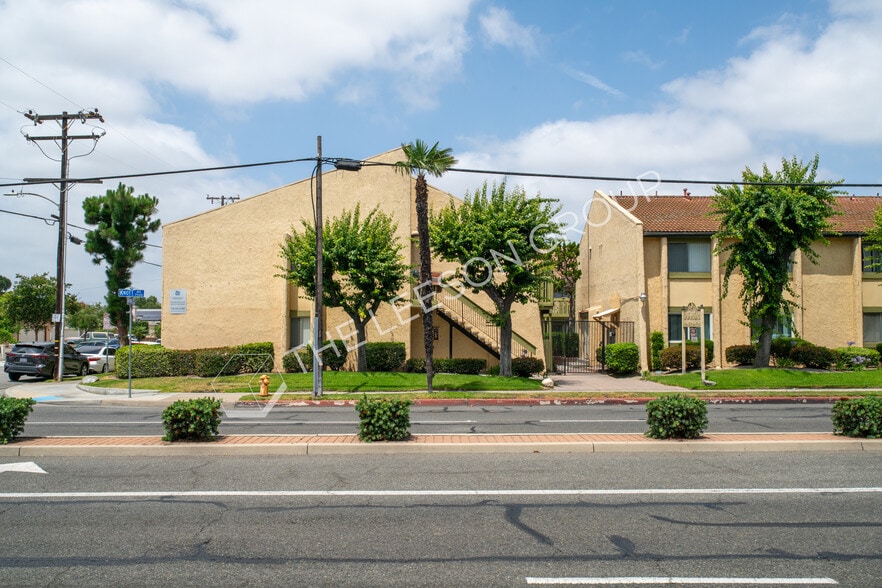 7531 Knott Ave, Buena Park, CA for sale - Building Photo - Image 3 of 15