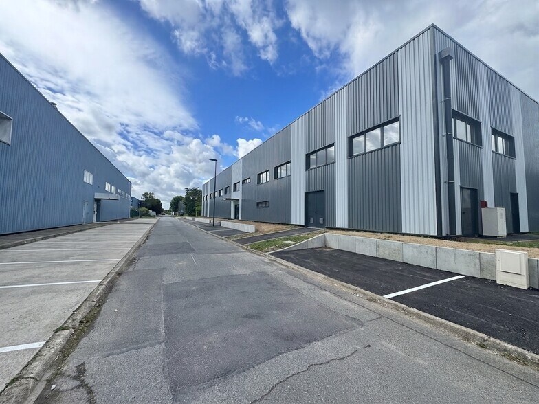 12 Rue André Ampére, Saint-Ouen-l'Aumône à louer - Photo du bâtiment - Image 1 de 1