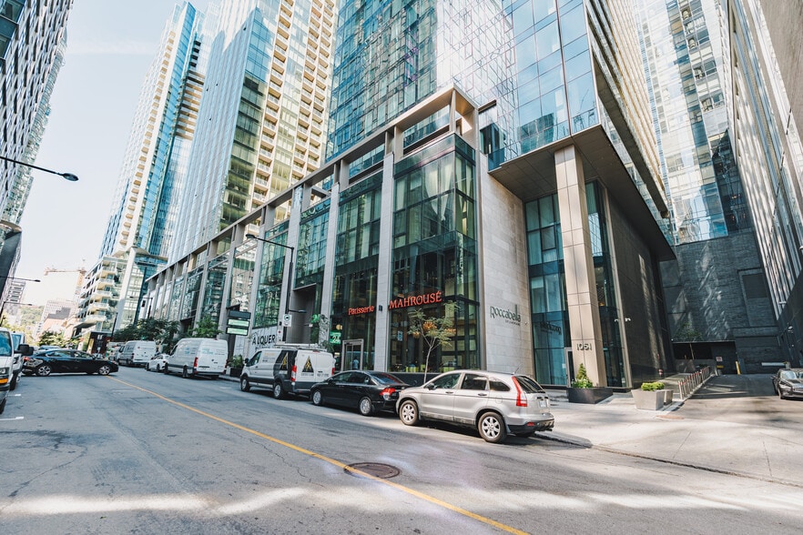 1059 Rue De La Montagne, Montréal, QC for lease - Building Photo - Image 1 of 5