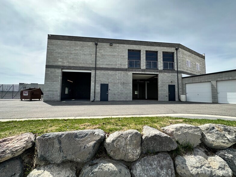 4612 W 7000 S, West Jordan, UT à louer - Photo du bâtiment - Image 3 de 12