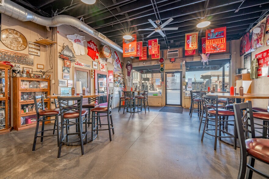 217 N Washington Ave, Wellington, KS à vendre - Photo du bâtiment - Image 2 de 10