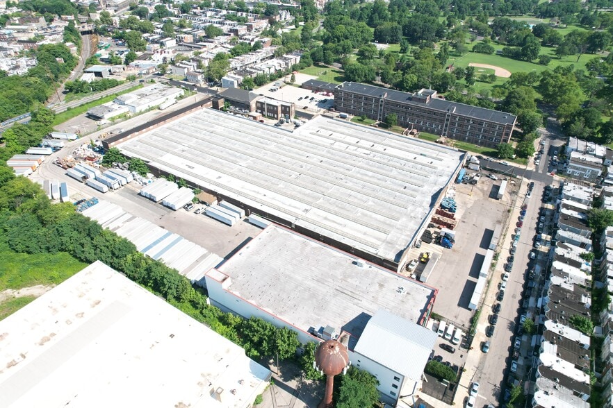 3900 N 10th St, Philadelphia, PA for lease - Building Photo - Image 2 of 3