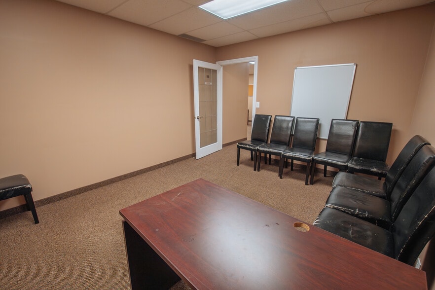 32 Westwinds Cres NE, Calgary, AB for sale - Building Photo - Image 3 of 15