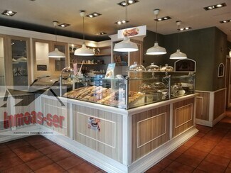 Plus de détails pour Multi-résidentiel à vendre