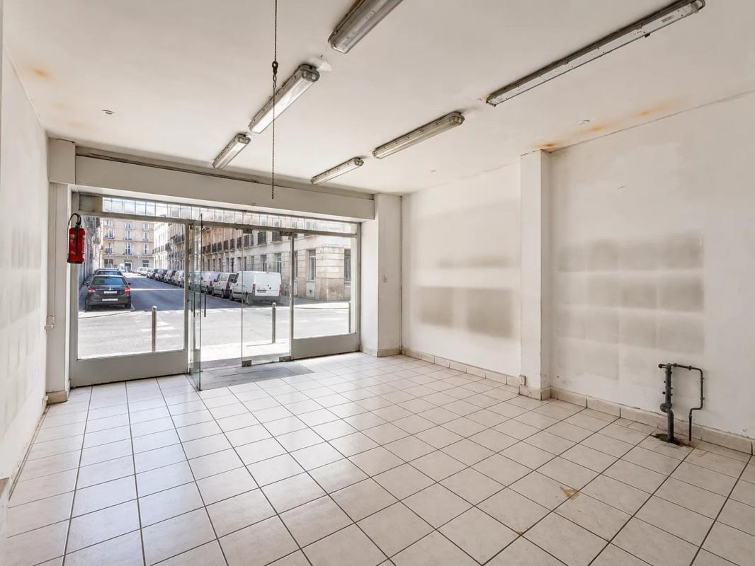41 Rue Fondary, Paris for lease Interior Photo- Image 1 of 8