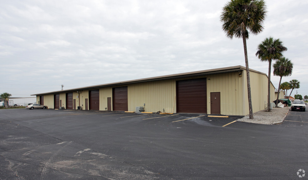 1056 NE Pine Island Rd, Cape Coral, FL for lease - Building Photo - Image 2 of 2