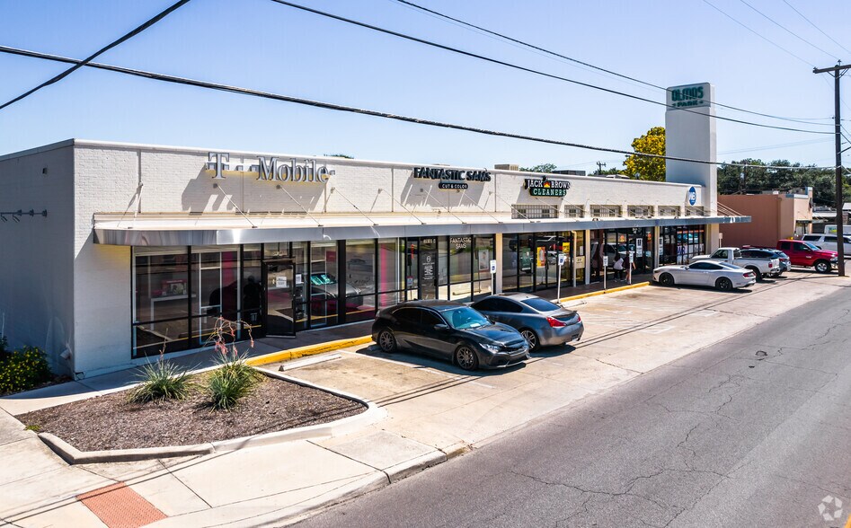 3910 McCullough Ave, San Antonio, TX à louer - Photo du bâtiment - Image 2 de 10