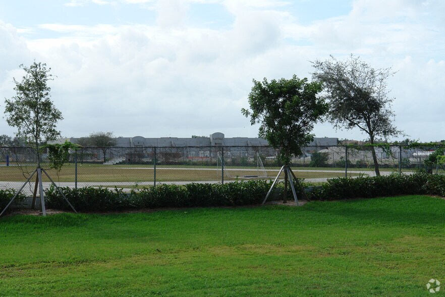 10412 W State Road 84, Fort Lauderdale, FL à louer - Photo du bâtiment - Image 3 de 6