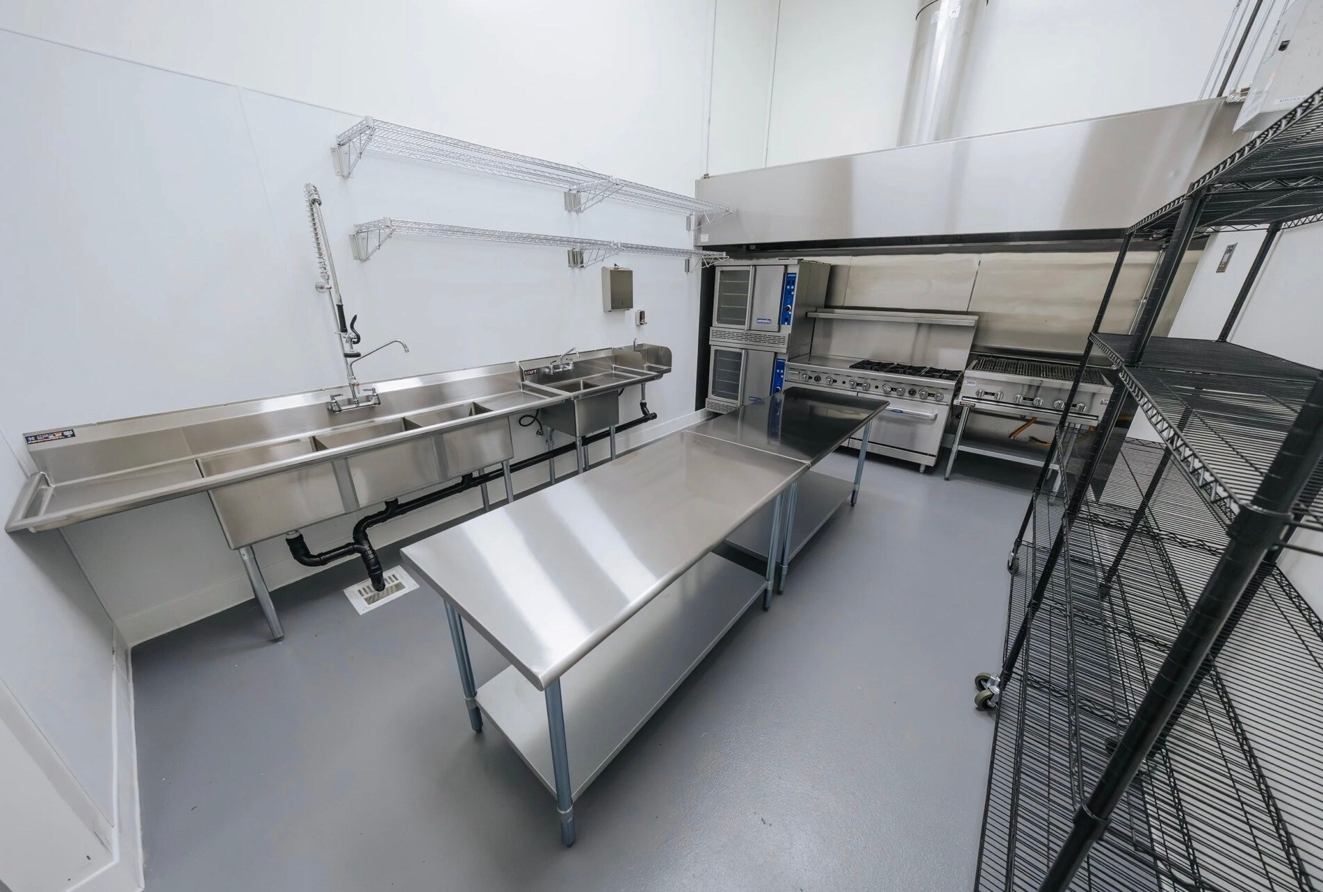 17290 Newhope St, Santa Ana, CA à louer Photo principale- Image 1 de 14