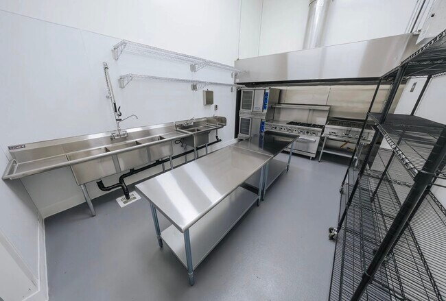 Plus de détails pour 17290 Newhope St, Fountain Valley, CA - Bureau/Commerce de détail à louer