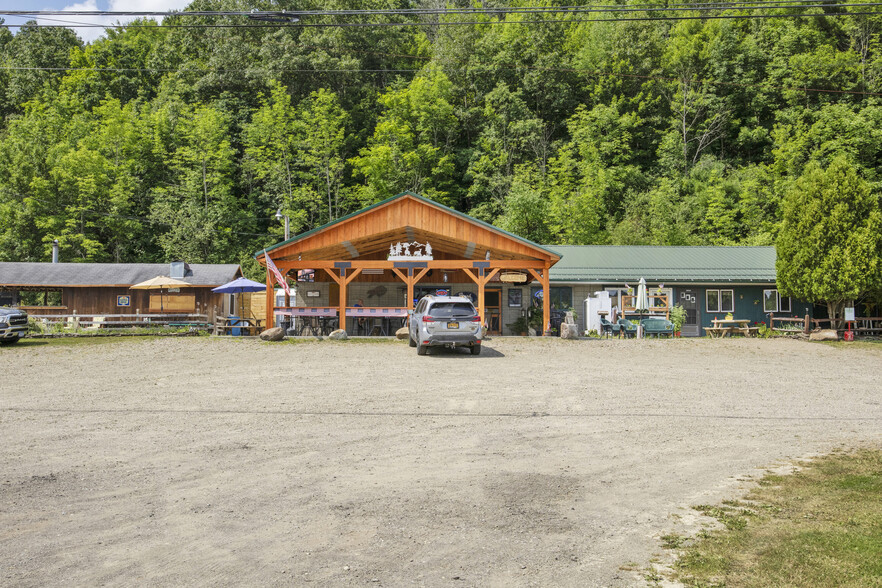 741 W Perimeter Rd, Frewsburg, NY for sale - Primary Photo - Image 1 of 32