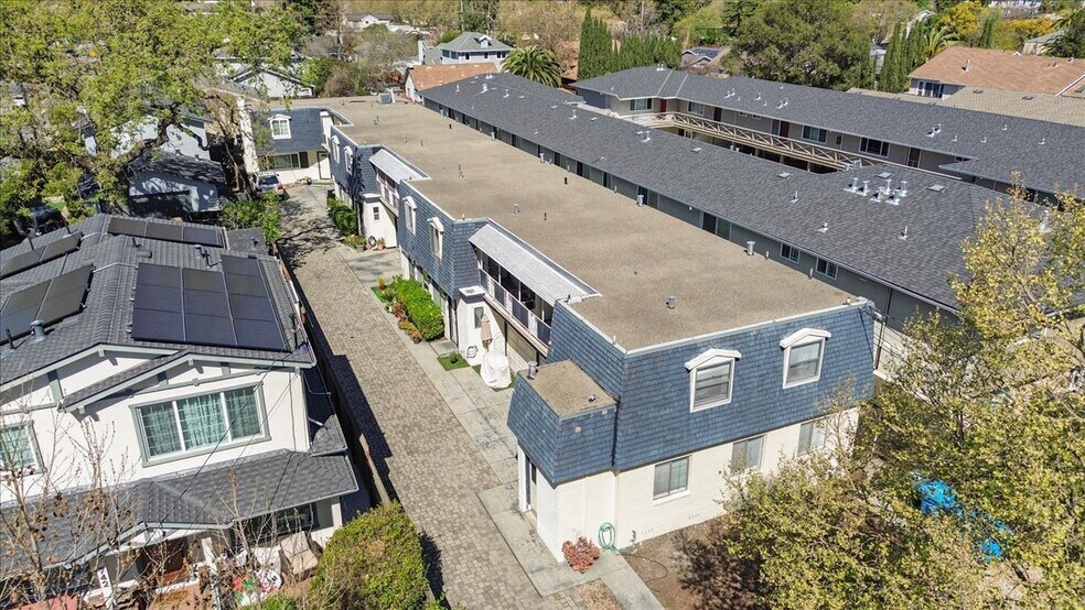 736 Madison Ave, Redwood City, CA à vendre - Photo du bâtiment - Image 2 de 13