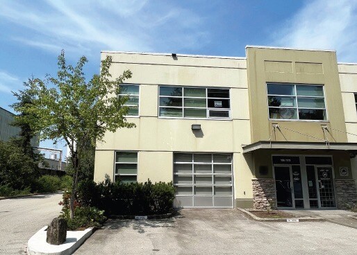 2411 Dollarton Hwy, North Vancouver District, BC à louer - Photo du bâtiment - Image 2 de 6