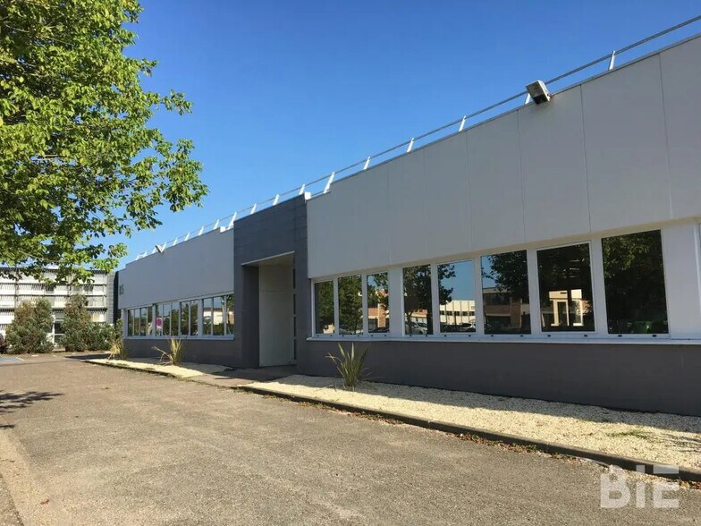 Office in Mérignac for lease - Building Photo - Image 1 of 6