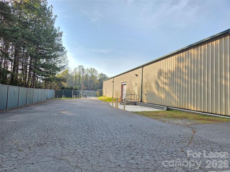 135 Joshua Ct, Lincolnton, NC for lease - Building Photo - Image 3 of 12