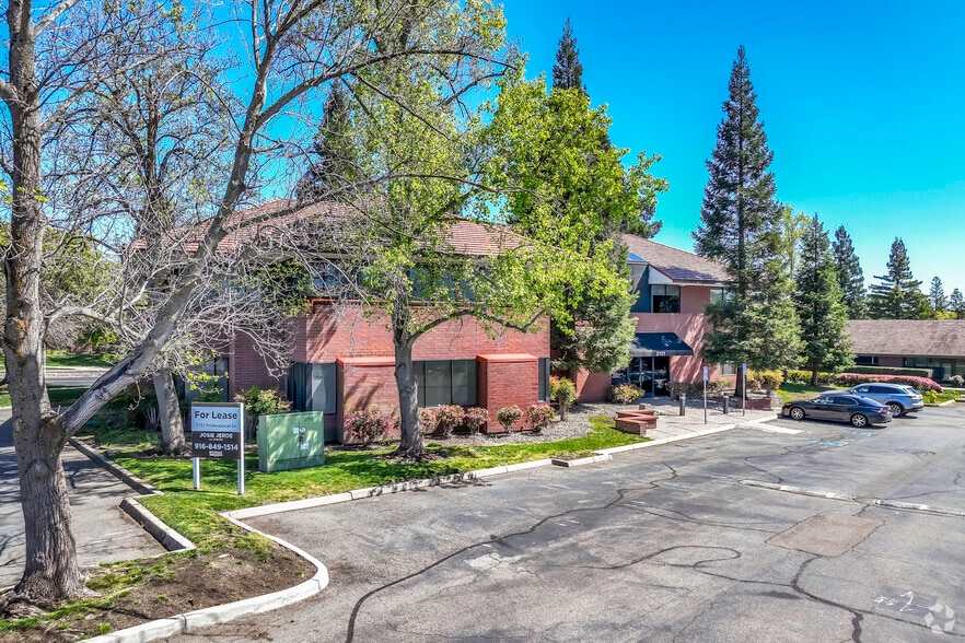 2151 Professional Dr, Roseville, CA à vendre - Photo du bâtiment - Image 3 de 9