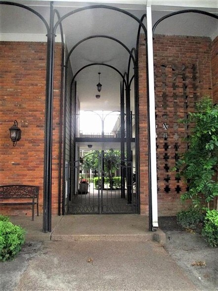 220 S McLean Blvd, Memphis, TN for sale - Other - Image 1 of 18