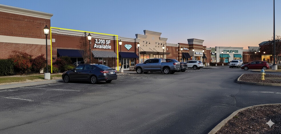 605-699 Parkway, Sevierville, TN for lease - Building Photo - Image 2 of 14