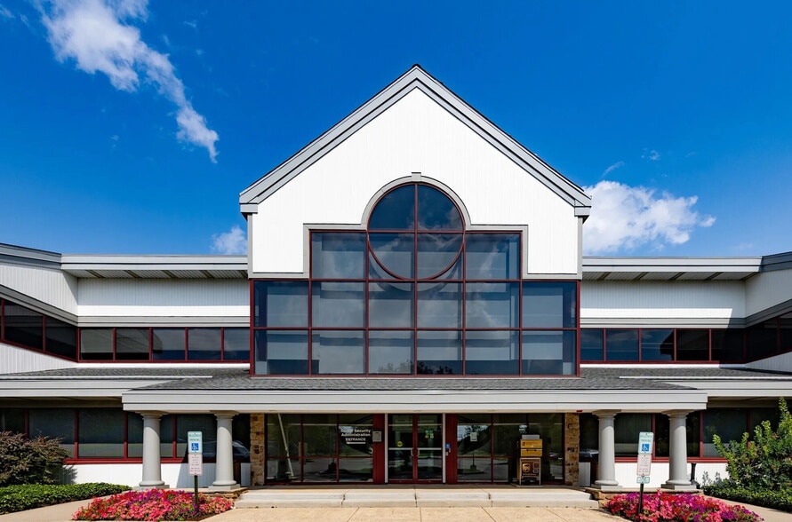 430-450 Lincoln Hwy, Fairless Hills, PA à louer - Photo du bâtiment - Image 3 de 11