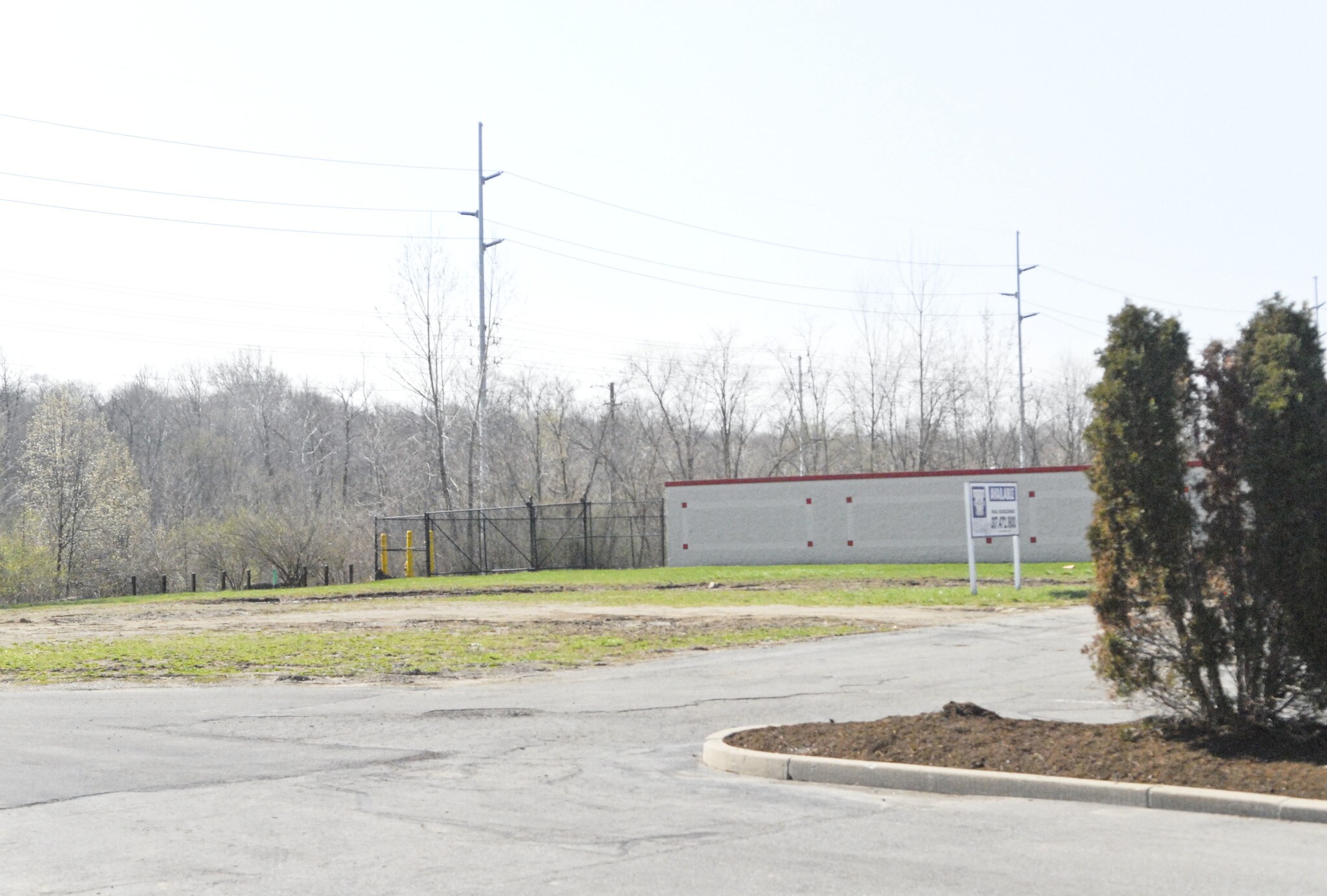 9737 Fall Creek Rd, Indianapolis, IN à vendre Photo principale- Image 1 de 2