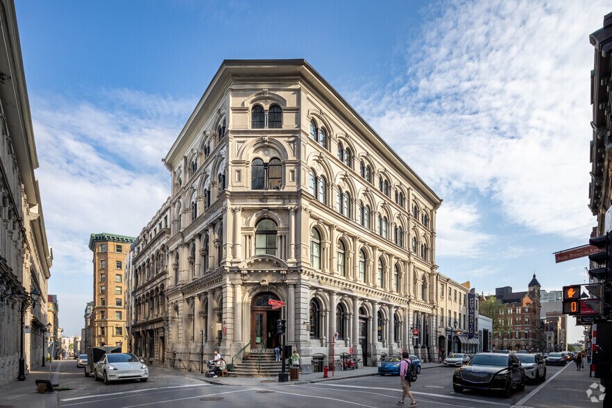 200-212 Rue Notre-Dame O, Montréal, QC for lease - Primary Photo - Image 1 of 31