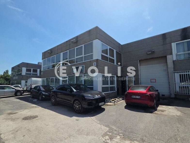 Office in Villejuif for lease - Building Photo - Image 1 of 10